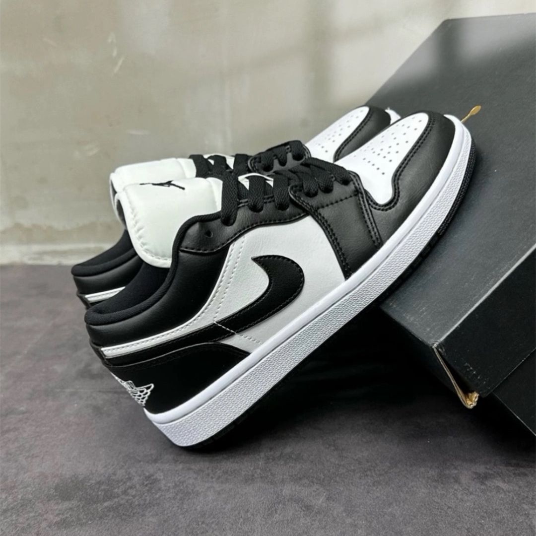 ナイキ  エアジョーダン 1 ロー スニーカー AJ1 ホワイト ブラックNike  Air Jordan 1 Low 