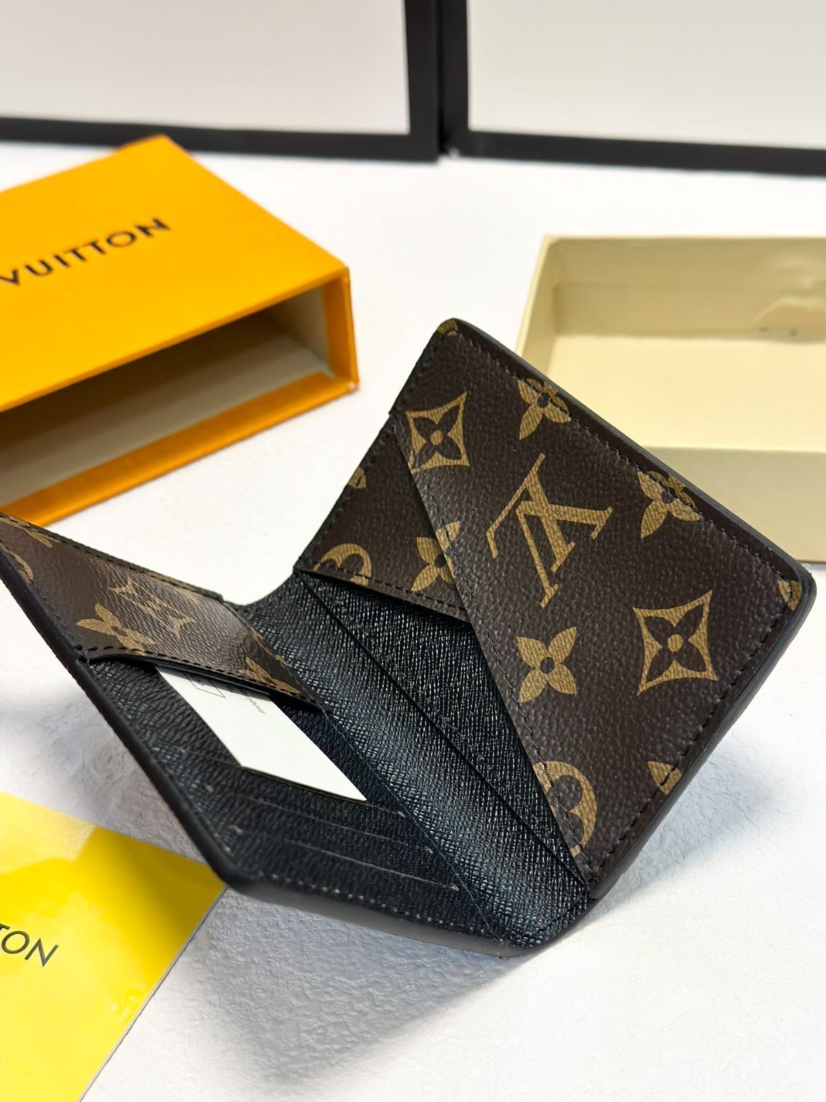 今日特価！ルイヴィトン 老花柄の COIN カードケース 全国送料