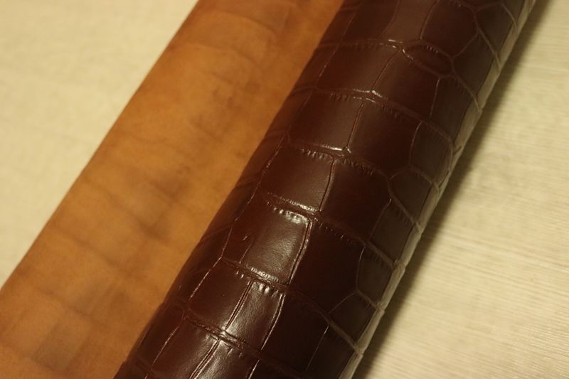 チョコブラウン 230ds クロム革 牛革 国産 レザー クロコ型押し はぎれ 一枚革 レザークラフト 革 皮 本革 diy 生地 材料