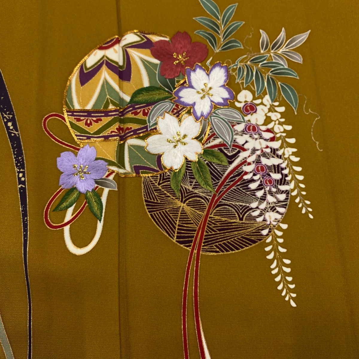 振袖　正絹　アンティーク　刺繍　山吹色 振袖 身丈161cm 裄丈67.5cm L 袷 鞠 草花 刺繍 金糸 山吹茶色