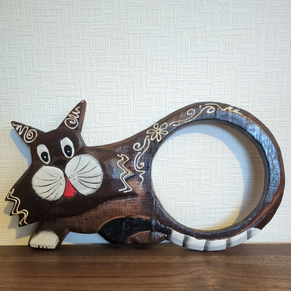 バリ島〜木彫の猫ちゃん 壁掛にも - メルカリ