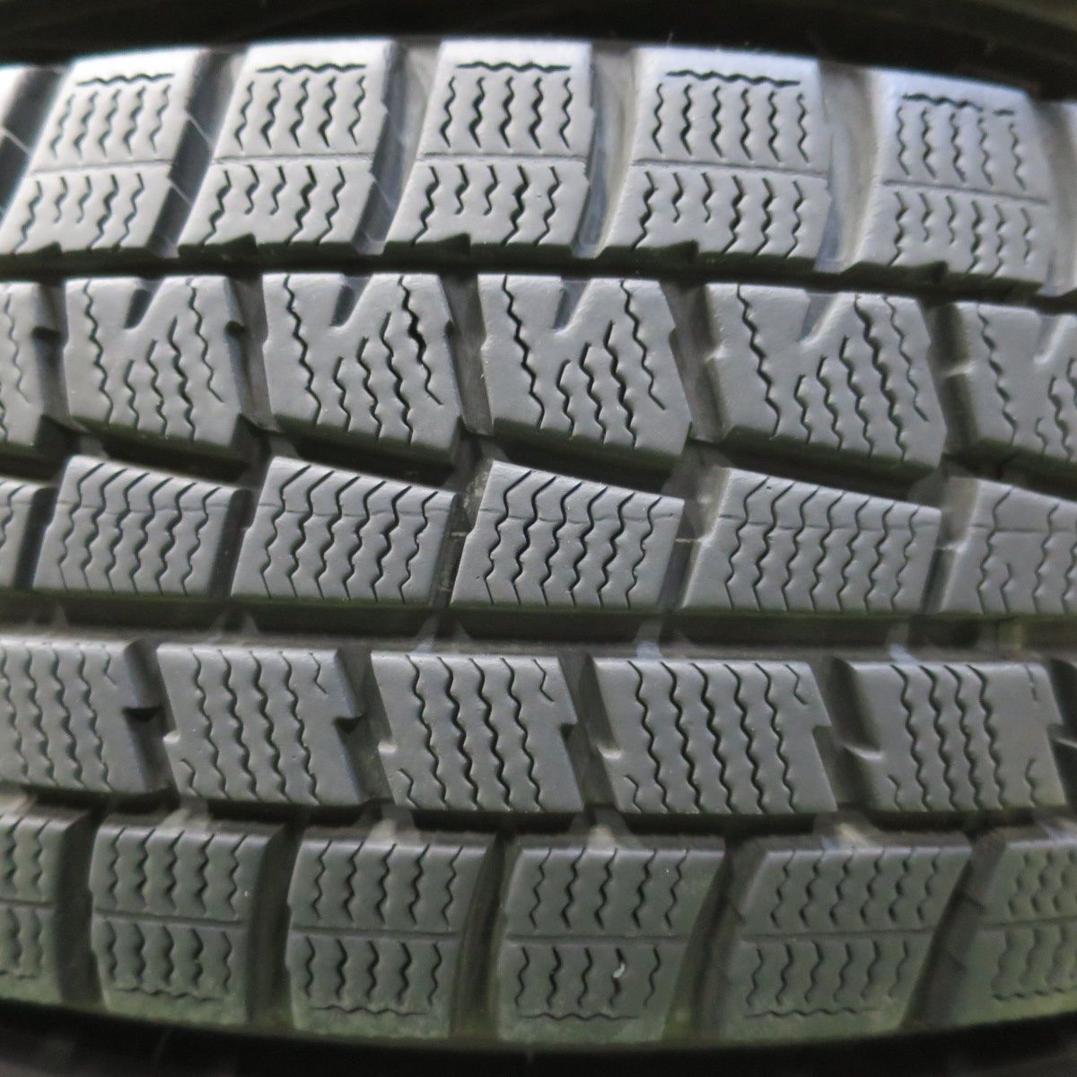 【商談中】DUNLOP 175/70R14 25年製　冬タイヤ　バリ溝 エア漏点検済！バリ溝7〜9分山！冬タイヤ DUNLOP WINTERMAXX03 WM03
