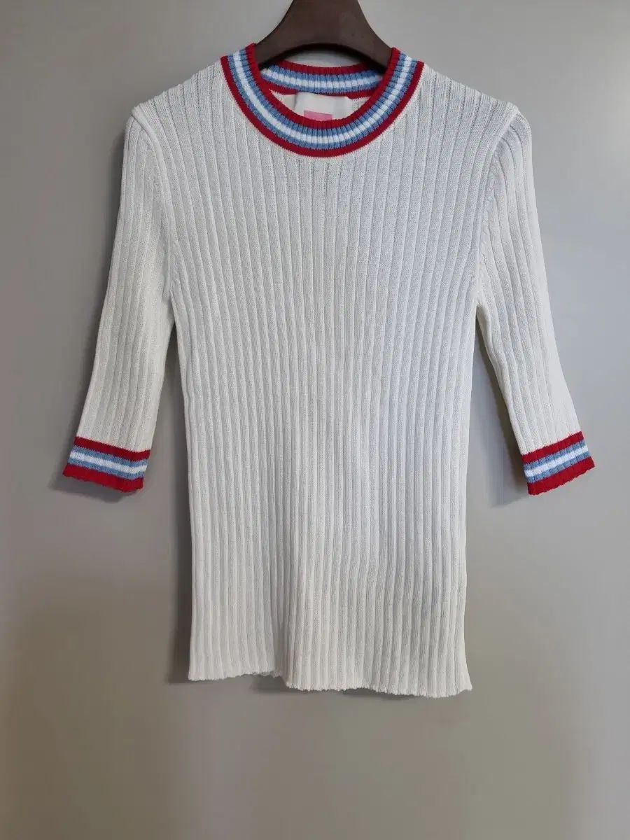 ラッキーシュエトゥ 白