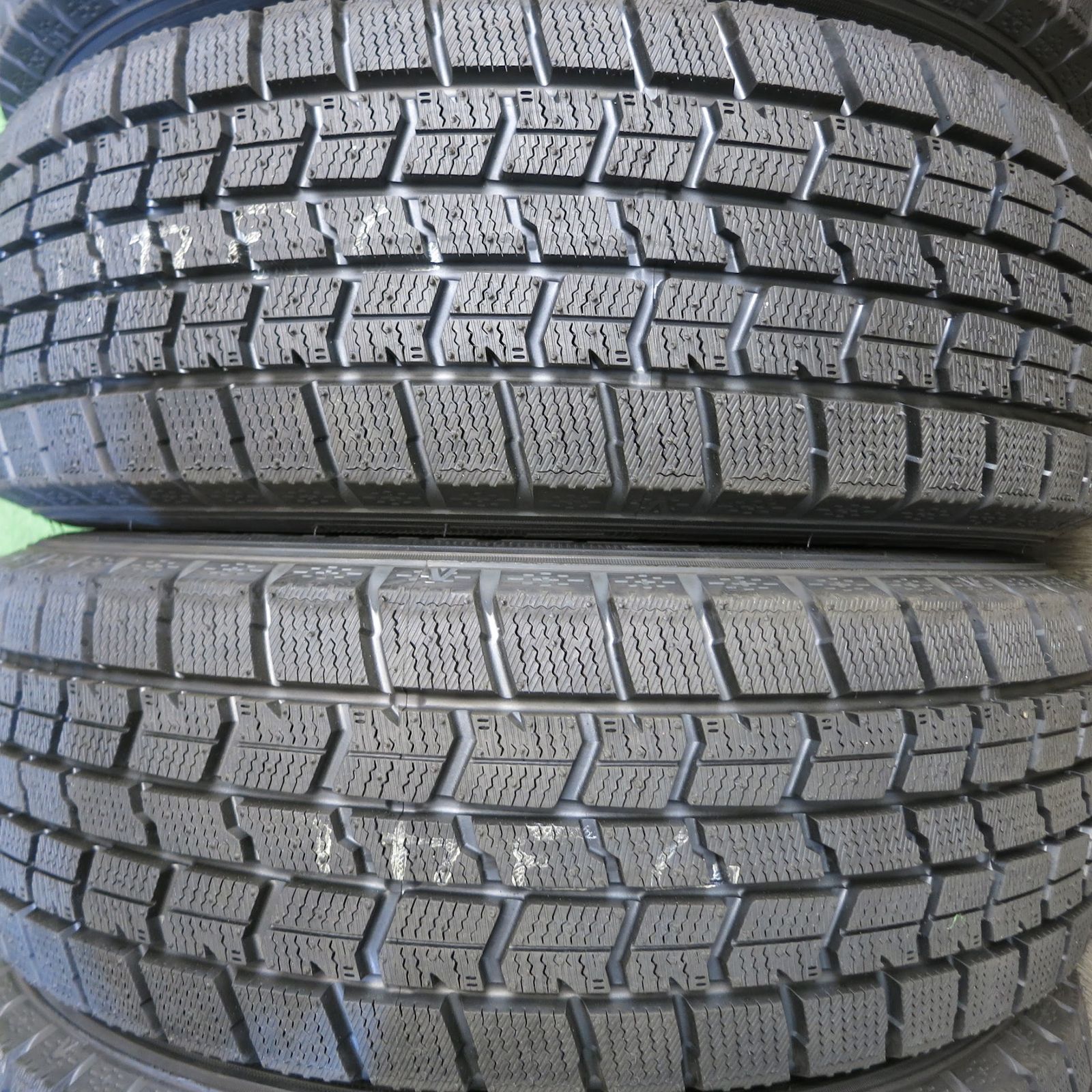 送料無料]未使用！21年☆スタッドレス 185/60R15 グッドイヤー アイス