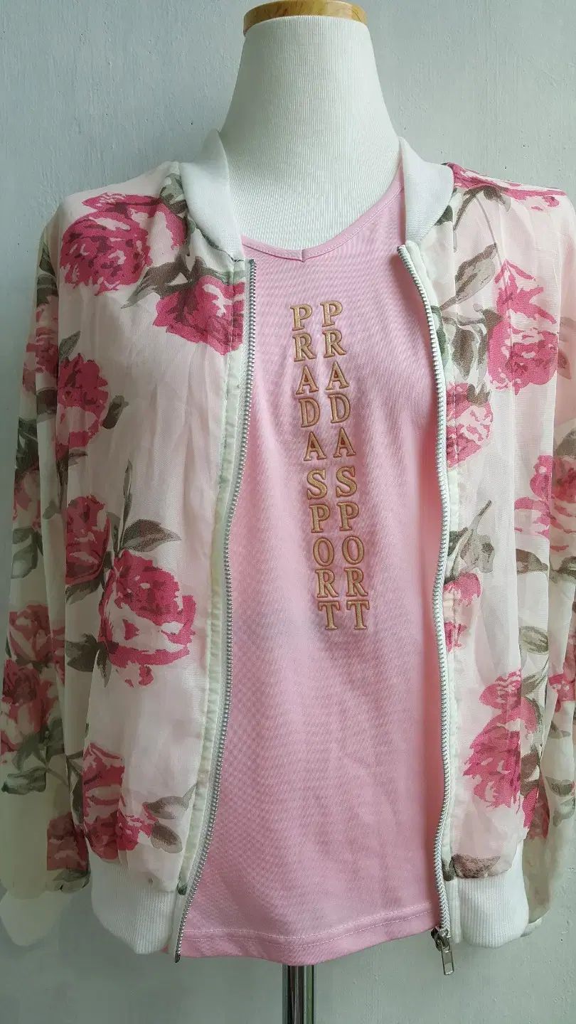 ピンク ストレッチTシャツ