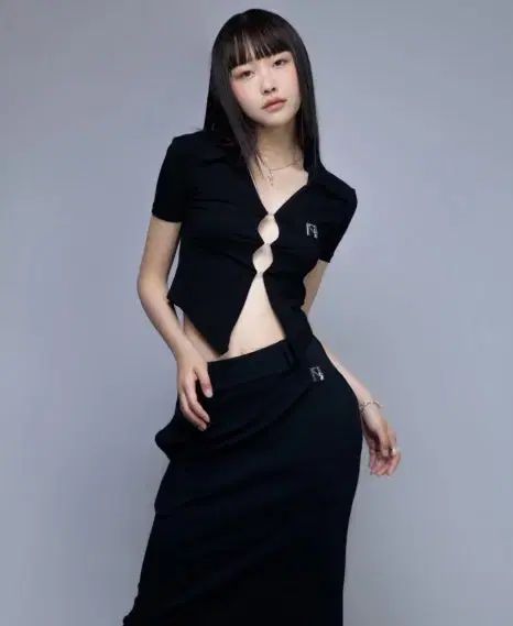 Newalrin エンブレム シャツトップ 半袖 黒
