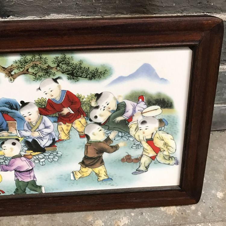 景徳鎮の陶磁板絵  童子が戯れます  工芸品 美術品 置物 景徳鎮 陶磁板絵 童子遊び戯れる 装飾品 工芸品 美術品 置物