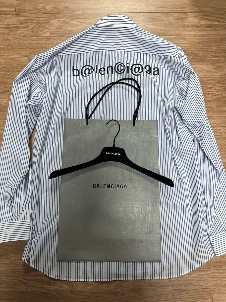 BALENCIAGA バレンシアガ バックロゴ ストライプ オーバーサイズシャツ BALENCIAGA】【ルーマニア製】バレンシアガ『バックロゴオーバー