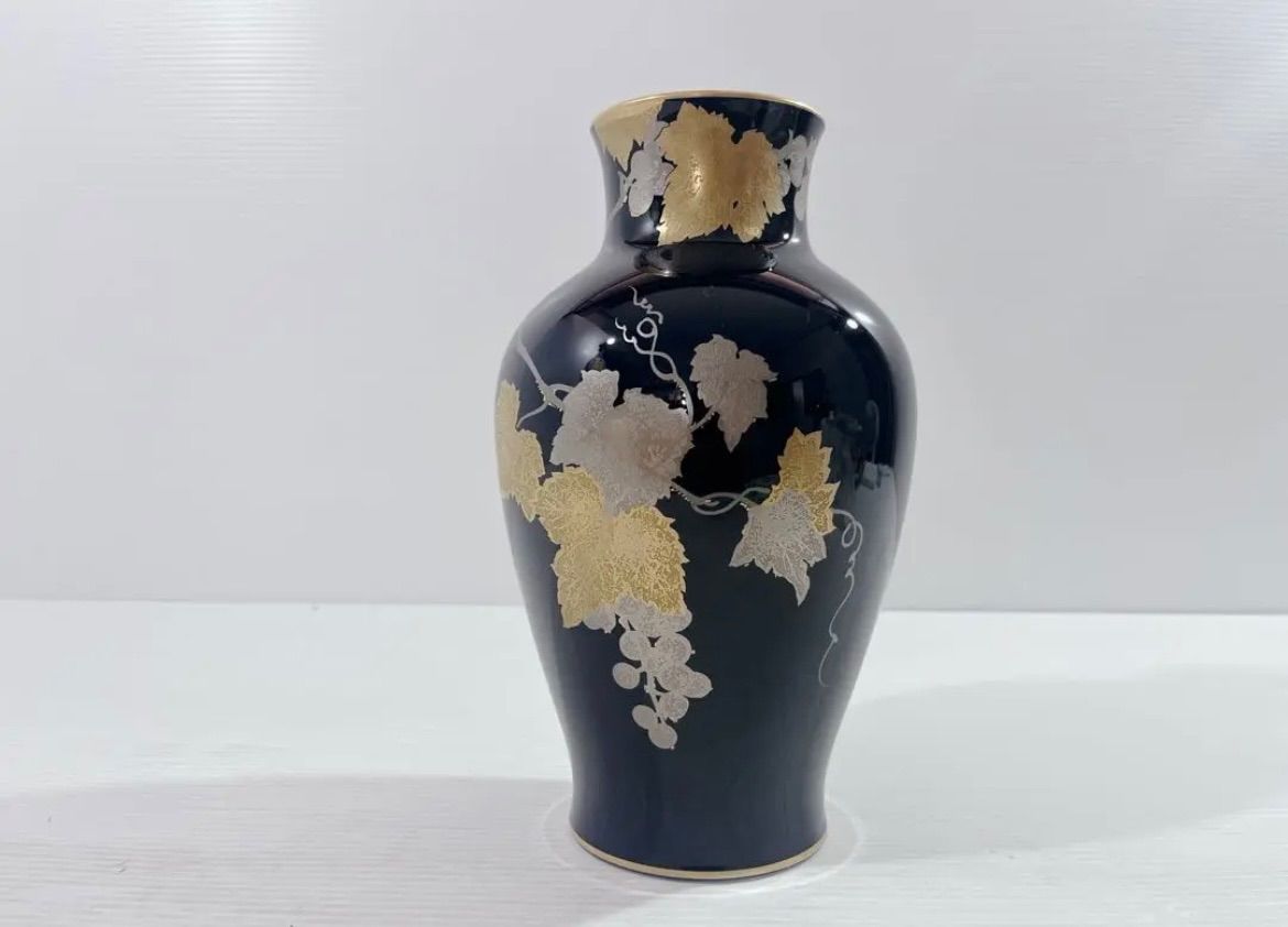 美品■大倉陶園　瑠璃金蝕ぶどう　花瓶　フラワーベース　高さ28cm