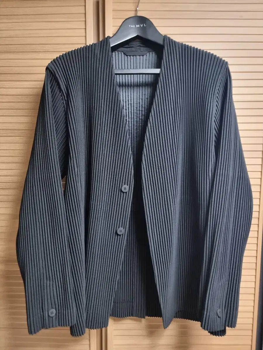 値下中 HOMME PLISSÉ ISSEY MIYAKE ジャケット HP3411S245 サイズ4 ブラック 絶対にあなたの一番選択！