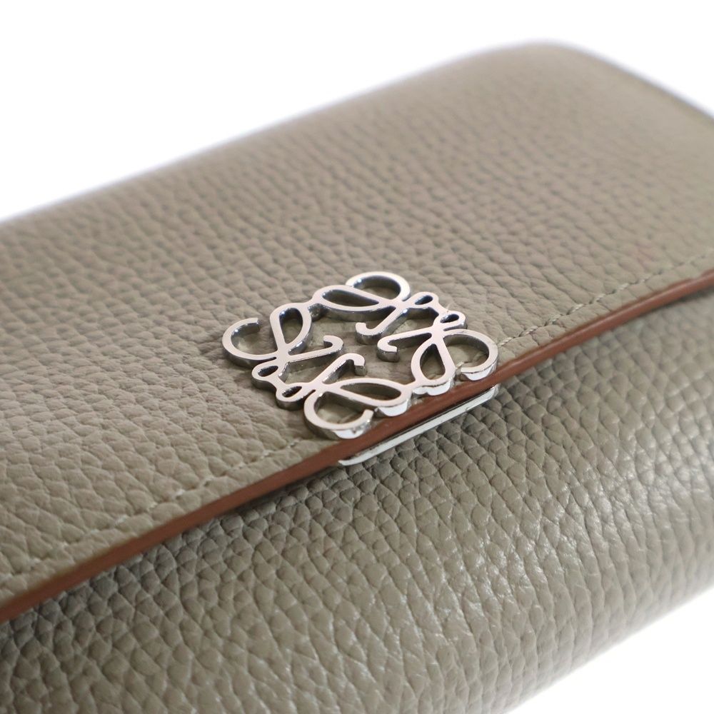 LOEWE (ロエベ) アナグラムロゴプレート バーティカル コンパクト  