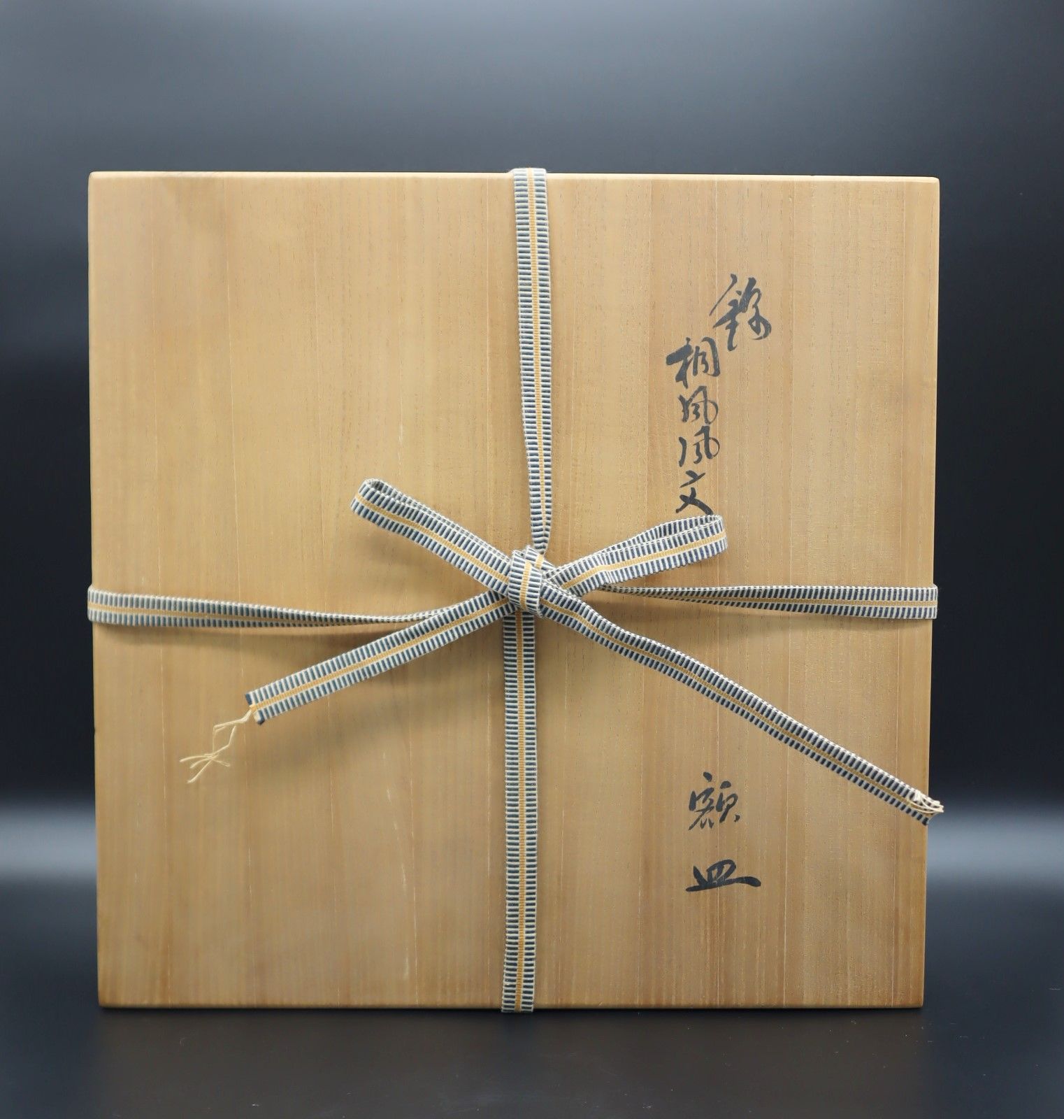 十五代 酒井田柿右衛門　錦　梅鳥文　額皿　伊万里　有田　未使用品　本物保証 15代 柿右衛門 錦 梅鳥文 額皿｜Yahoo!フリマ（旧PayPayフリマ）