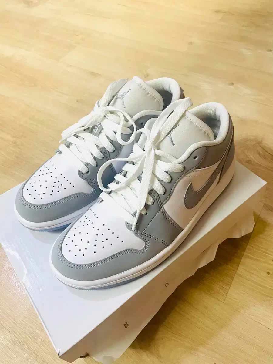 NIKE ナイキ ジョーダン 1 ロー ホワイト|ウルフ グレー 240