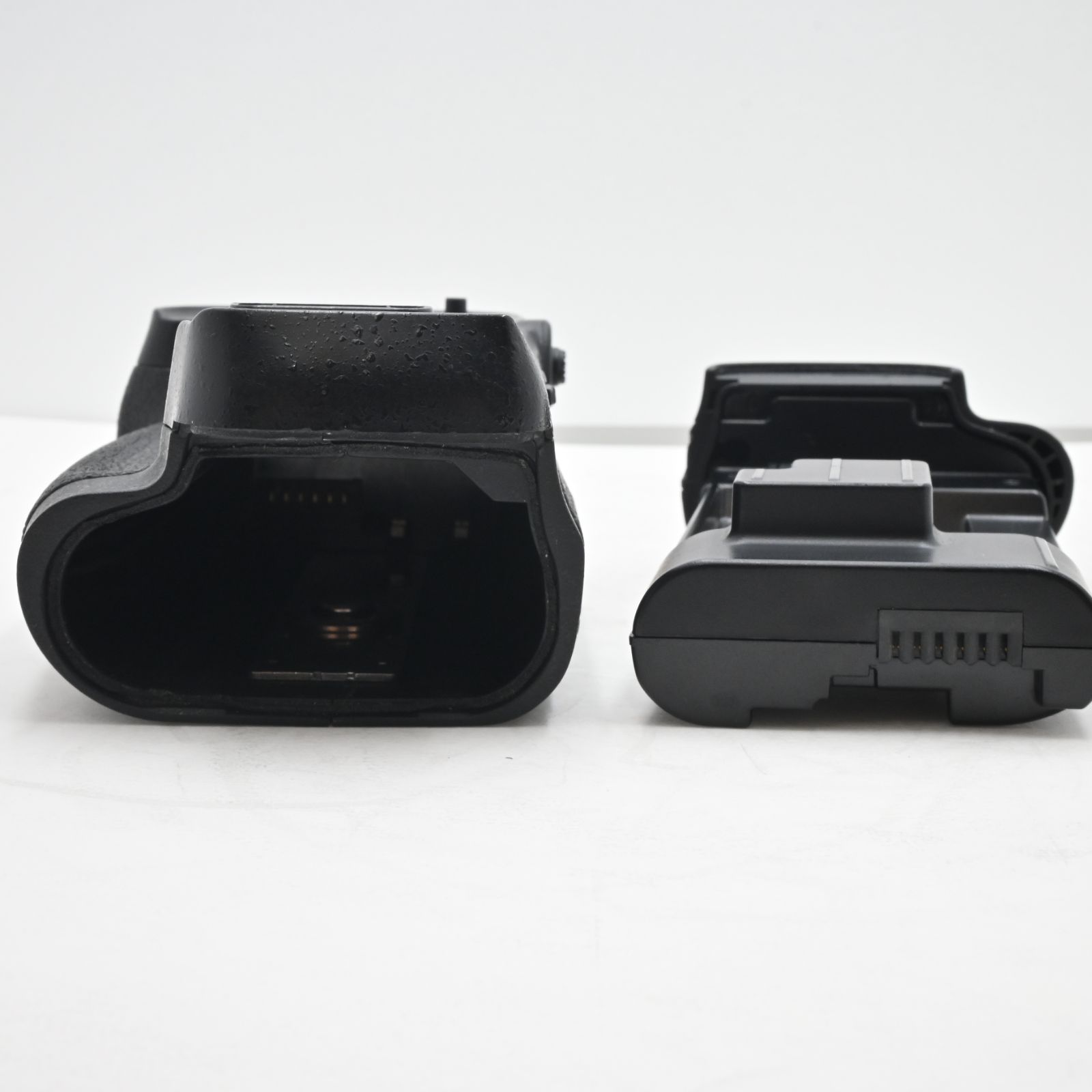  Nikonマルチパワーバッテリーパック MB-D 18 その他 カメラ