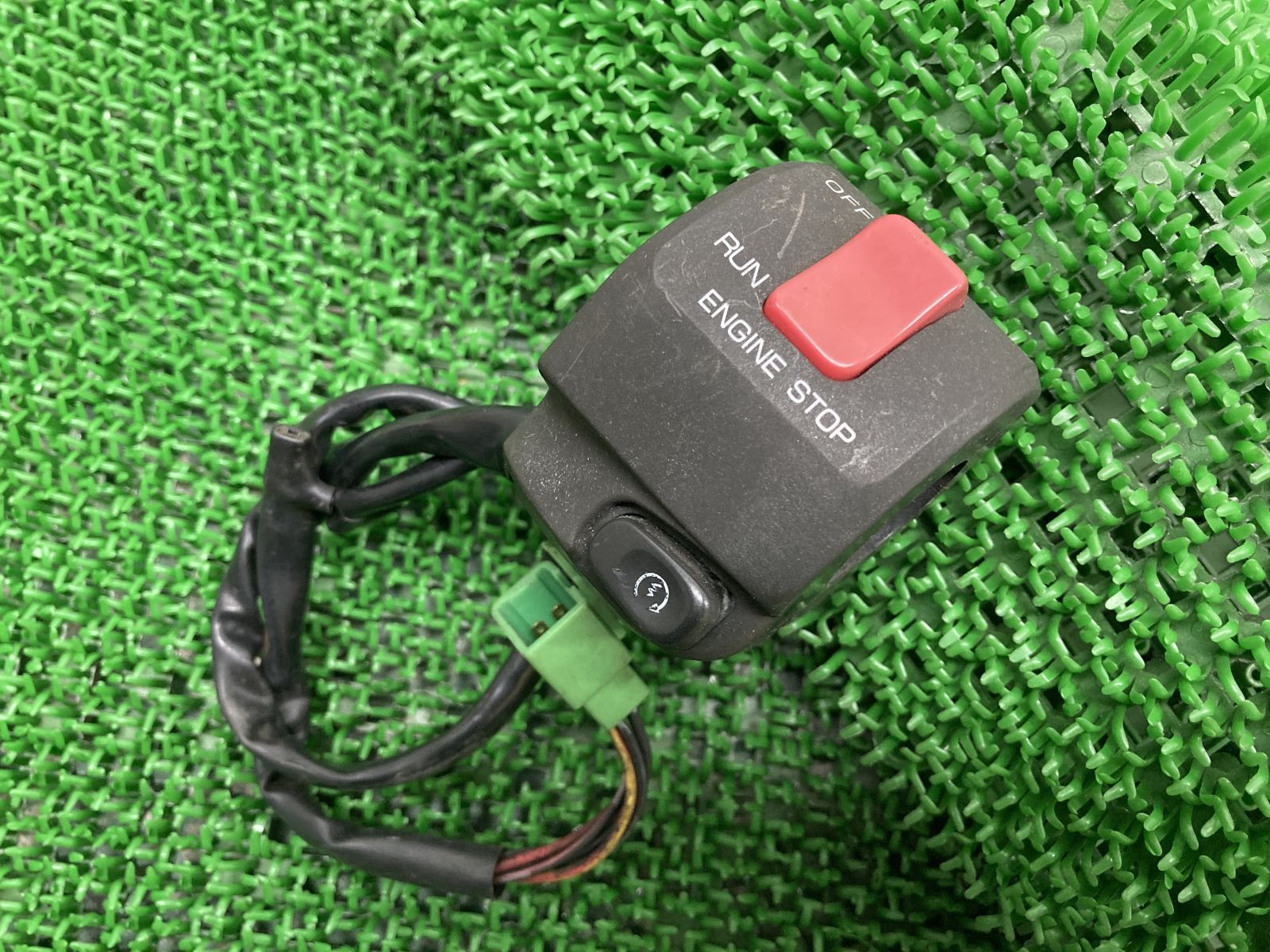 ゼファー400 ハンドルスイッチ 右 カワサキ 純正 バイク 部品 ZR400C ZEPHYR400 スイッチボックス 割れ欠け無し 品薄 品