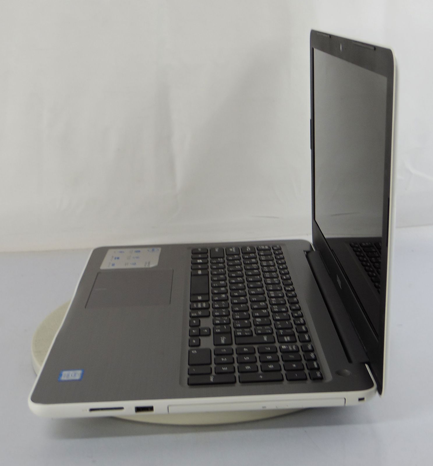ノートPC DELL Inspiron 15 5567 P66F001 【公式通販】