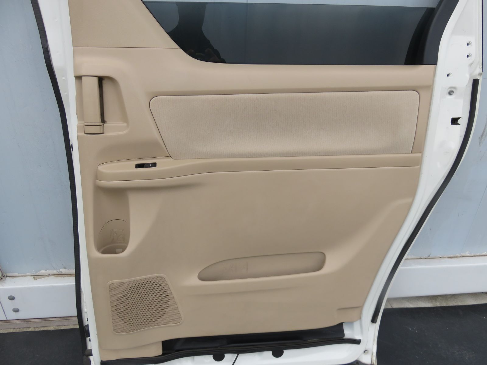 パワースライドドア 白070