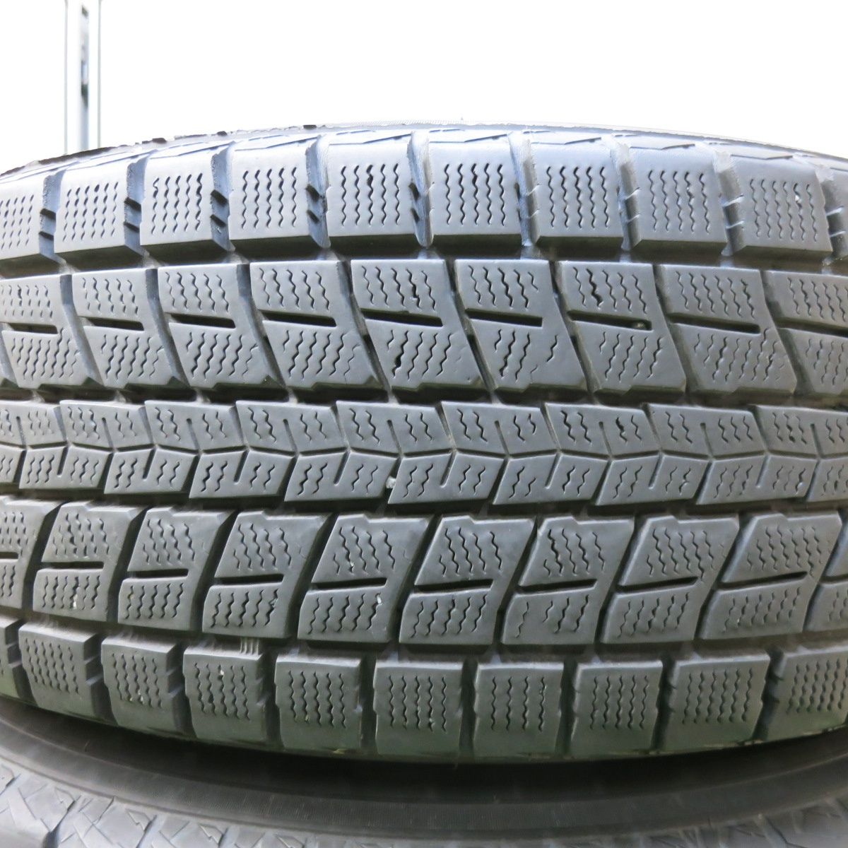 【美品！】225/65R17 スタッドレス【バリ溝】 送料無料] バリ溝！9.5分☆スタッドレス 225/65R17 ダンロップ