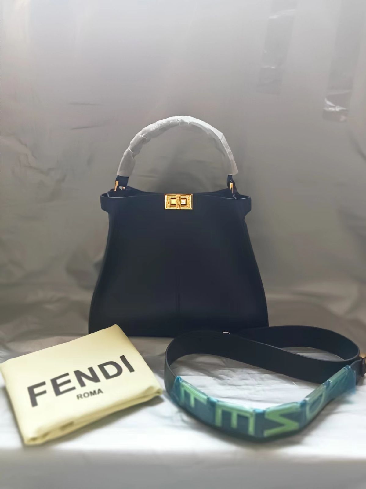 FENDI フェンディ ピーカブー セレリア ブラック