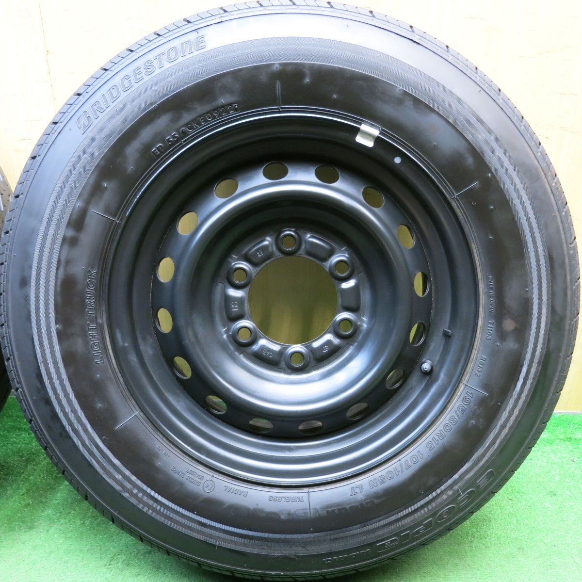 新車外し 22年 トヨタ ハイエース 純正 スチール 195 80R15 107 105N ブリヂストン エコピア RD613 15インチ PCD139.7 6H 5092104HAノ