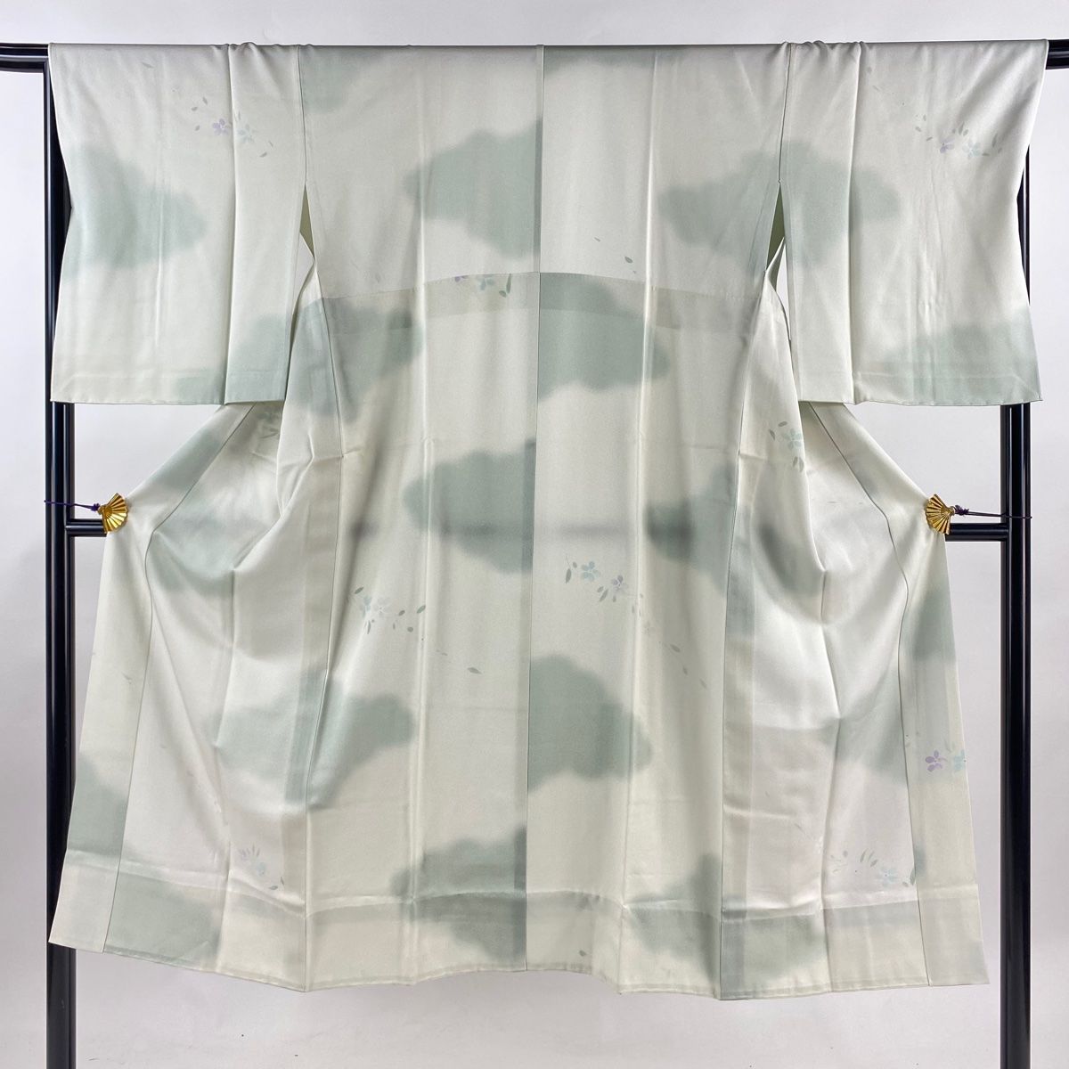 長襦袢 身丈132cm 裄丈67.5cm L 草花 雲文 染分け ぼかし 薄緑 正絹 秀品
