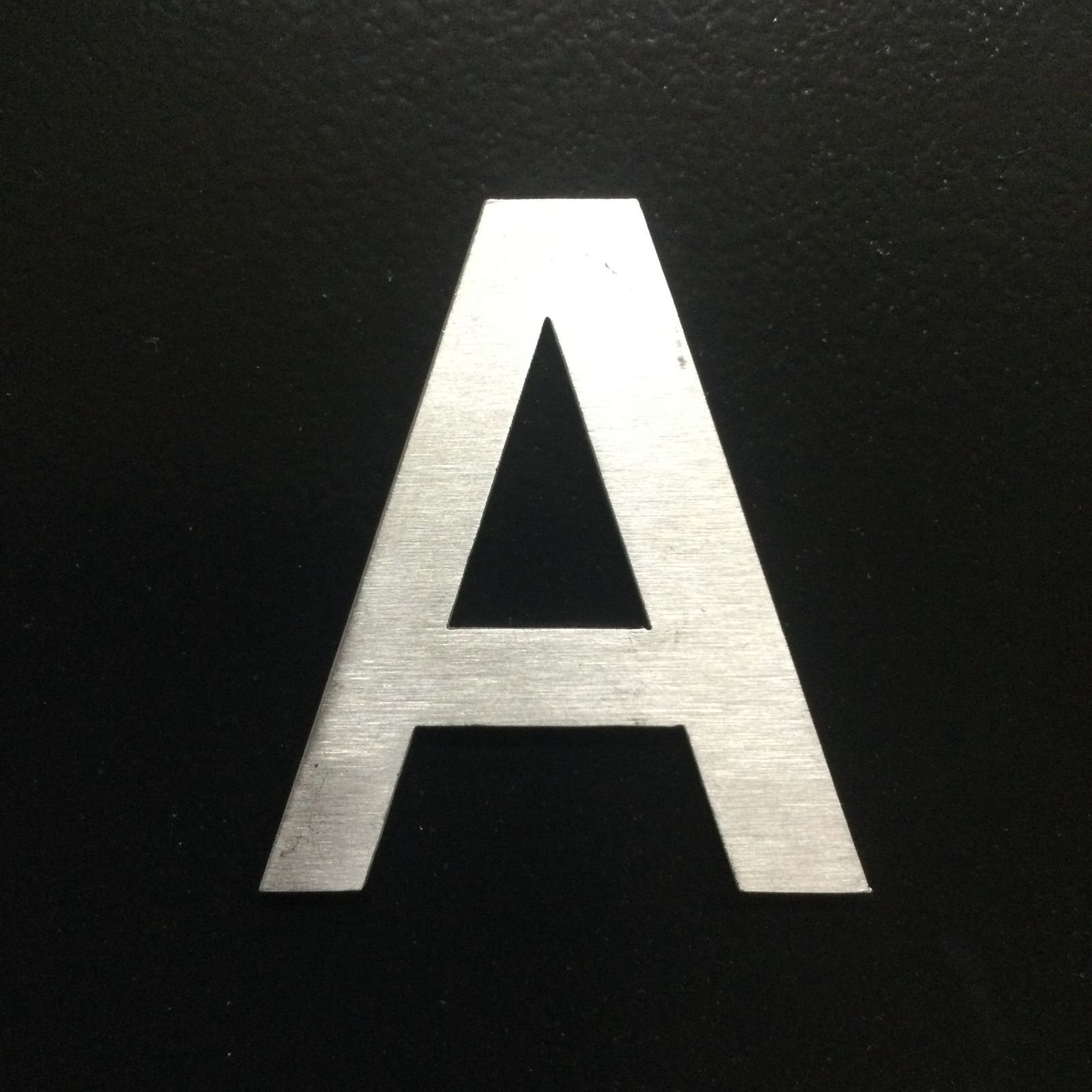 ちいさい ステンレス 切り文字【A~J】 ゴシック体 切り抜き文字 オーダー ネームプレート 金属 厚さ 3mm サイズ 15 mm ...