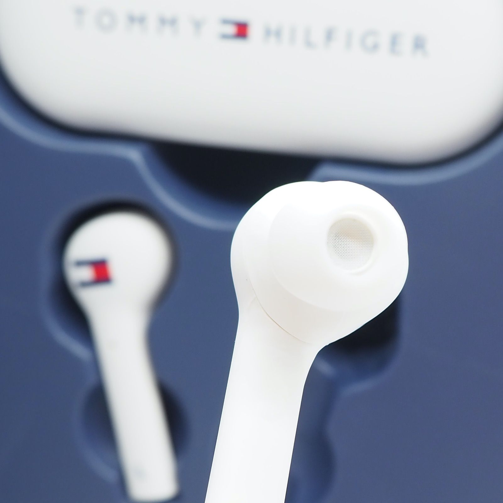 Tommy Hilfiger ワイヤレスイヤホン 日本未発売 新品 www.alkasaba.ma