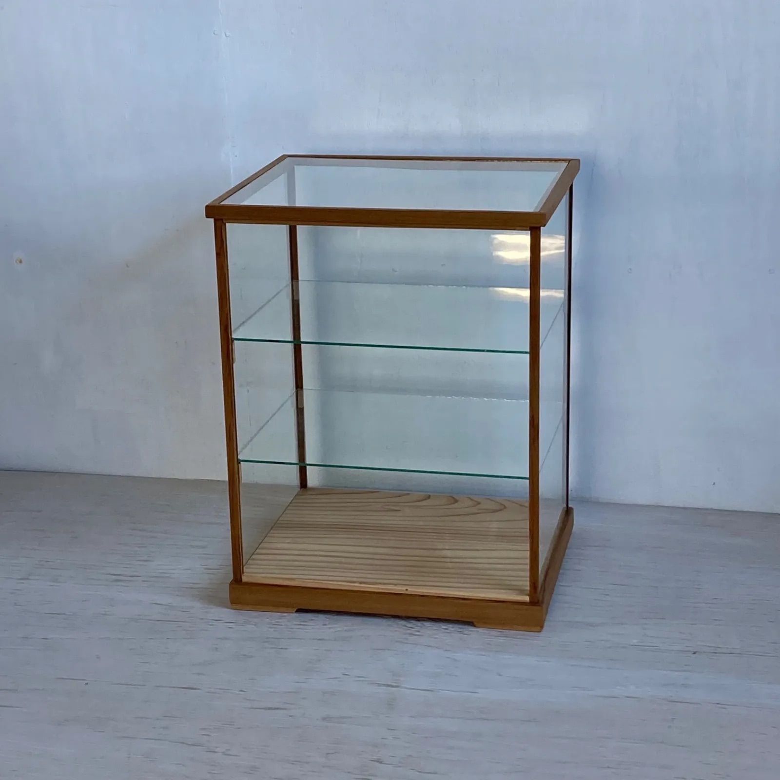 古い木製 ガラスケース 3段 ショーケース ディスプレイケース オープンタイプ 古道具 店舗什器 イベント什器 パンケース 食器棚 オープンラック 展示棚 木枠