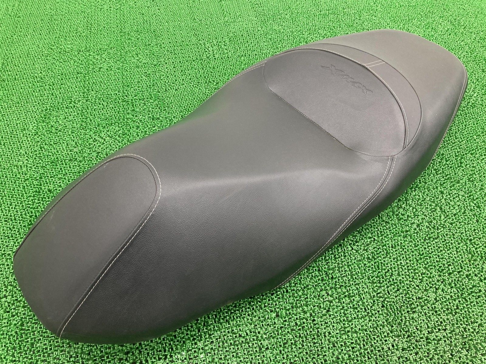 XMAX シート B74 ヤマハ 純正 バイク 部品 SG42J 修復素材やノーマル戻しに X-MAX ノーマルシート 車検 Genuine 【中古】 34 XMAX シート B74 ヤマハ 純正 バイク 部品 SG42J 修復素材やノーマル