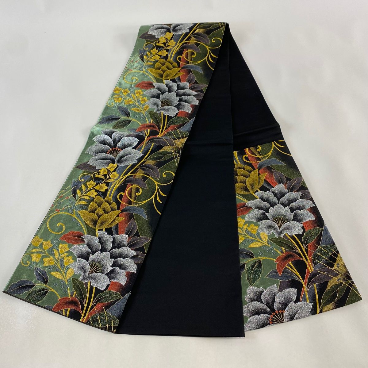 袋帯 グラデーション 大華紋 唐草華文 正絹 六通 黒色 袋帯 グラデーション 大華紋 唐草華文 正絹 六通 黒色