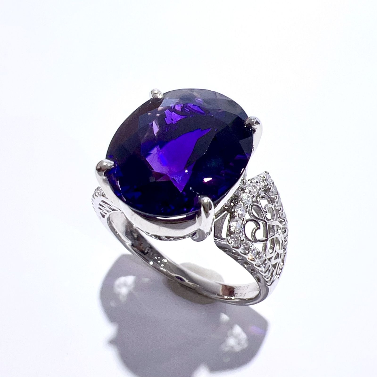 Pt900 天然 アメジスト ダイヤ リング 13.5号 A6.85ct D0.24ct