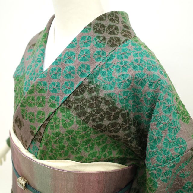 美品　単衣　紬着物　絞り　漢方染め　蜘蛛絞り　暈し　正絹　濃紺×薄いくすみ緑 美品 単衣 紬着物 絞り 漢方染め 蜘蛛絞り 暈し 正絹 濃紺×