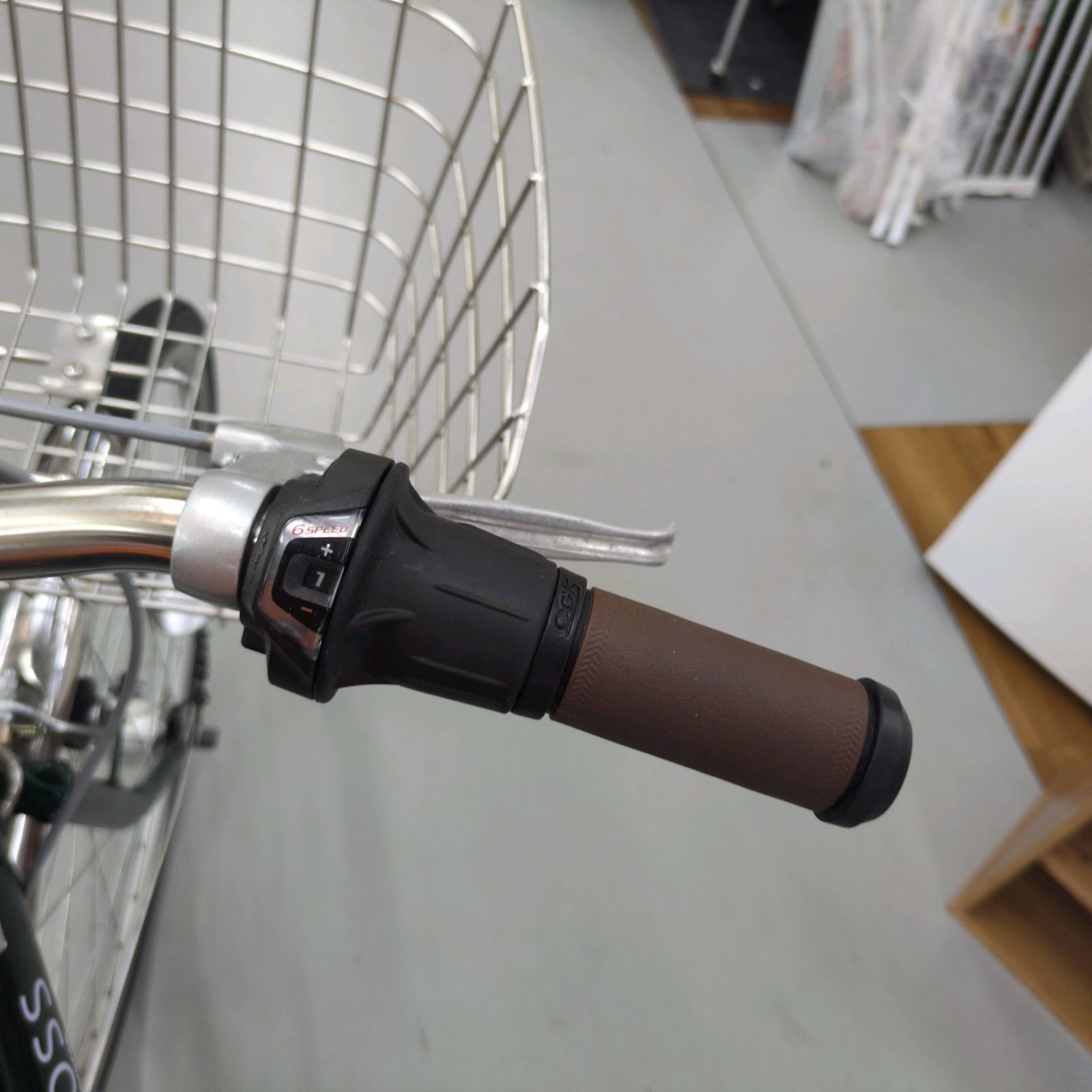 J327 ☆多少サビキズ使用感有り☆軽快自転車☆GEO CROSS☆6段☆LED