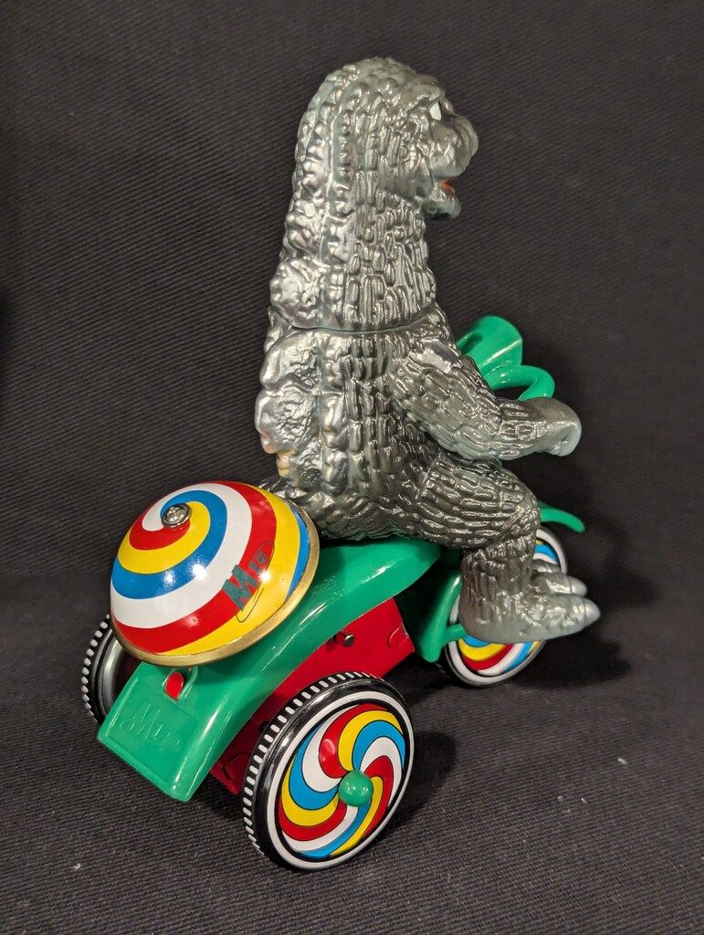 M1号 ニセゴジラ三輪車 M1号 ニセゴジラ三輪車 絶版限定 M1号 蓄光版