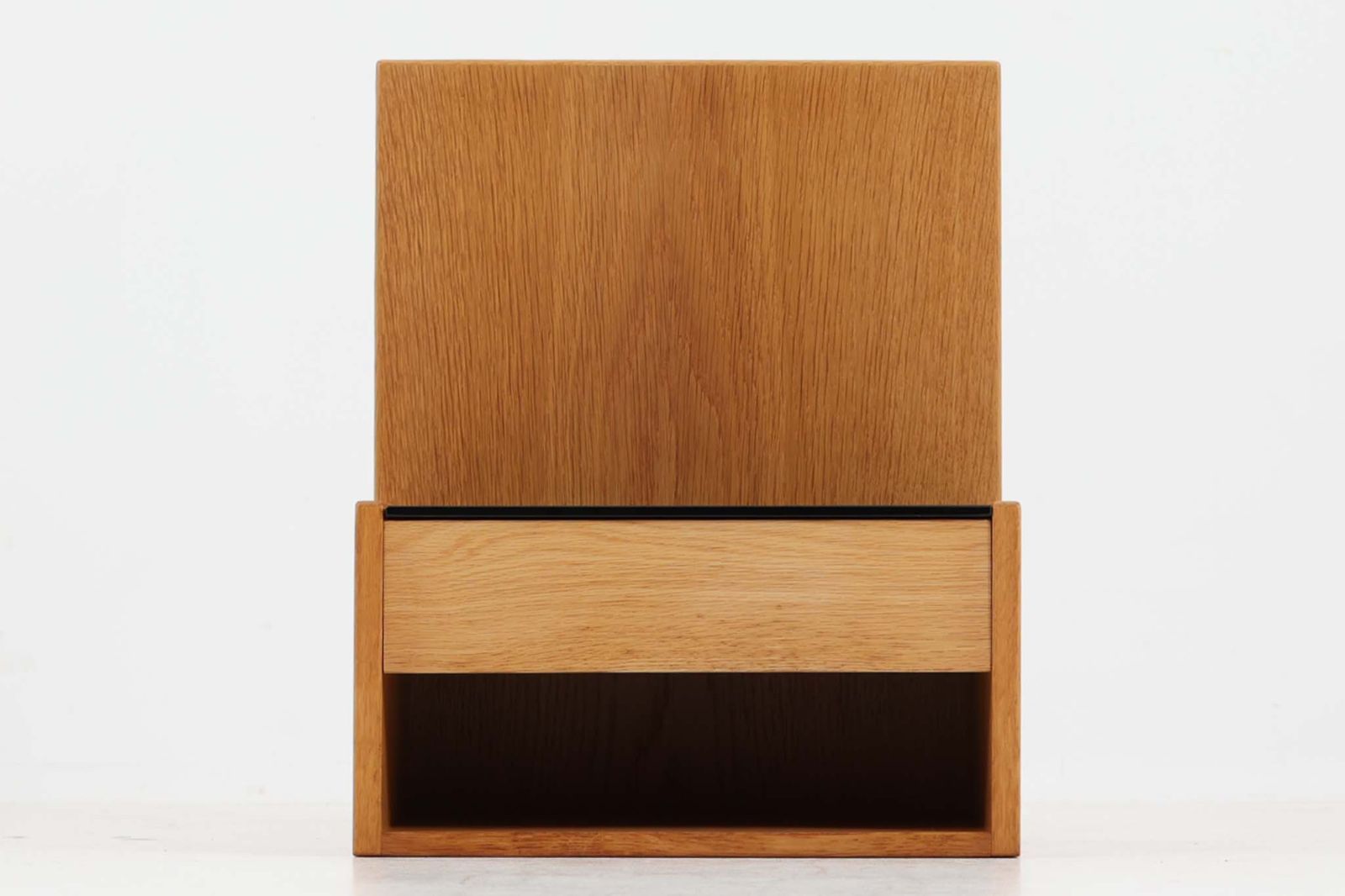 Hans J.Wegner（ハンス・J・ウェグナー） ベッドサイドテーブル