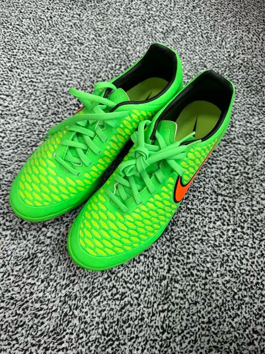 【雷市場（ポンジャン）商品韓国直送】NIKE(ナイキ) マジスタ サッカーシューズ 250 新品