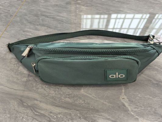Alo Yoga アロー ヨガ ウエストバッグ Alo Yoga アロー ヨガ ウエストバッグ コンパクト 軽量 丈夫