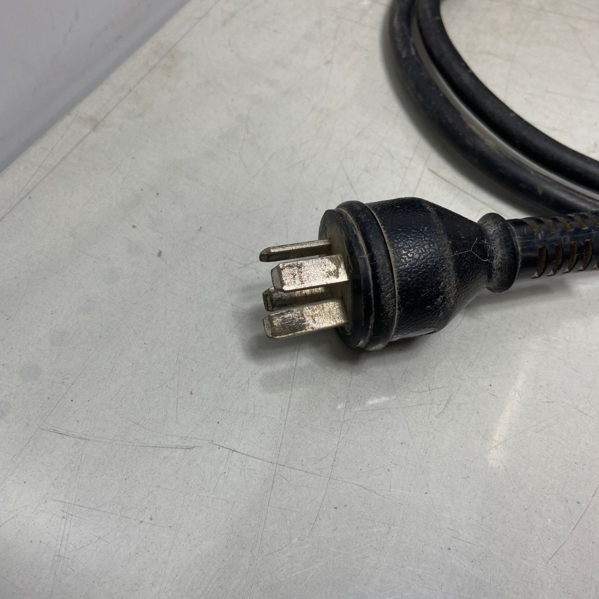 ΦΦshindaiwa 新ダイワ 変圧器 200v FD-13 レッド HRDEVELOPMENT_JP