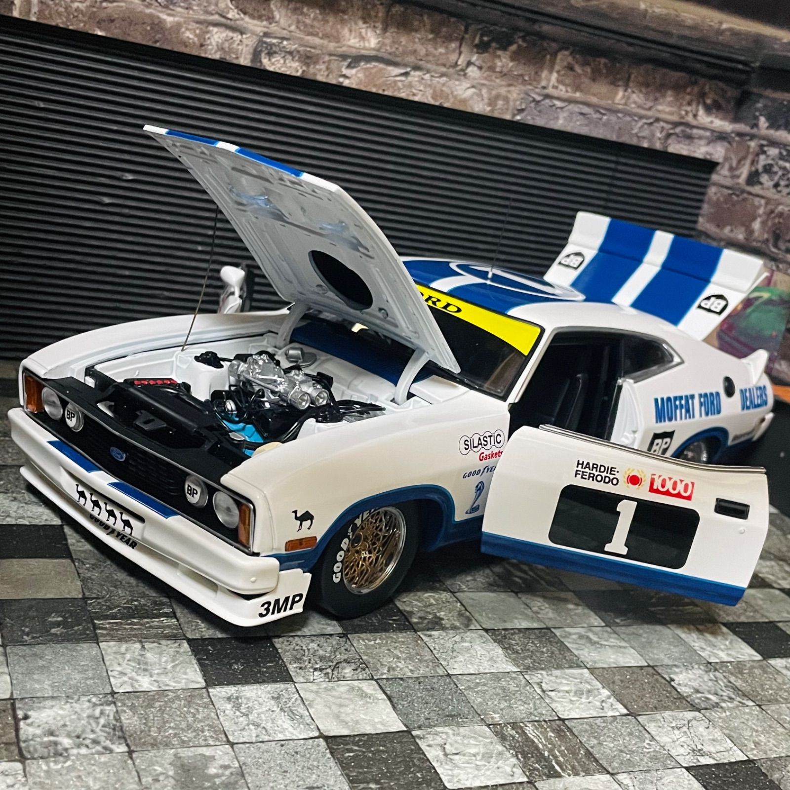 国内未入荷 1/18 CC フォード XC ファルコン コブラ オプション96 国内未入荷 1/18 CC フォード XC ファルコン コブラ オプション