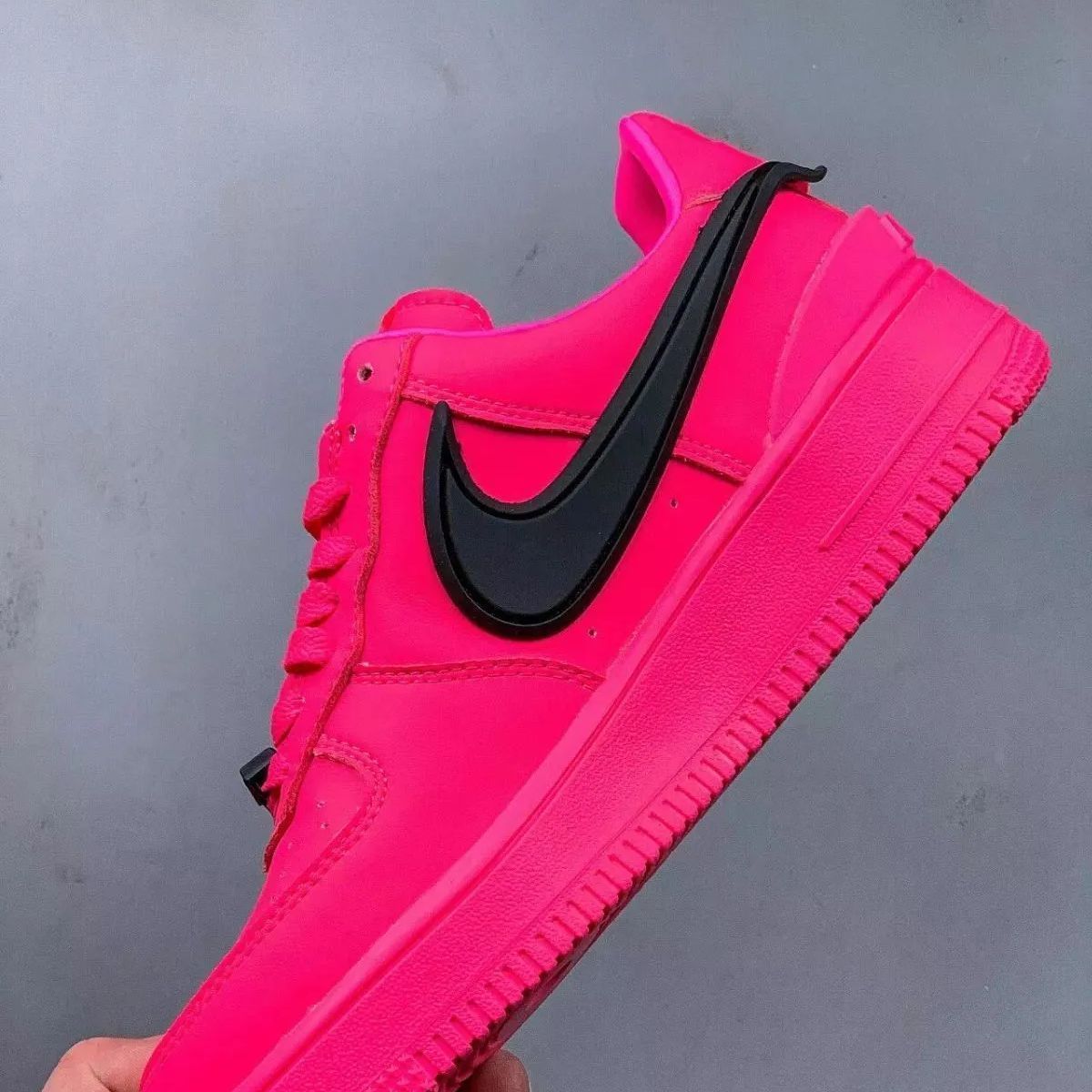 新品未使用ナイキAMBUSH Nike Air Force 1スニーカー男女兼用