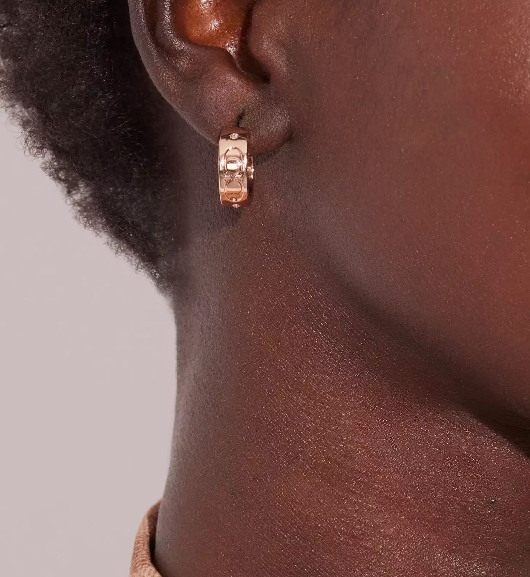 COACH シグネチャー ハギー ピアス - メルカリ