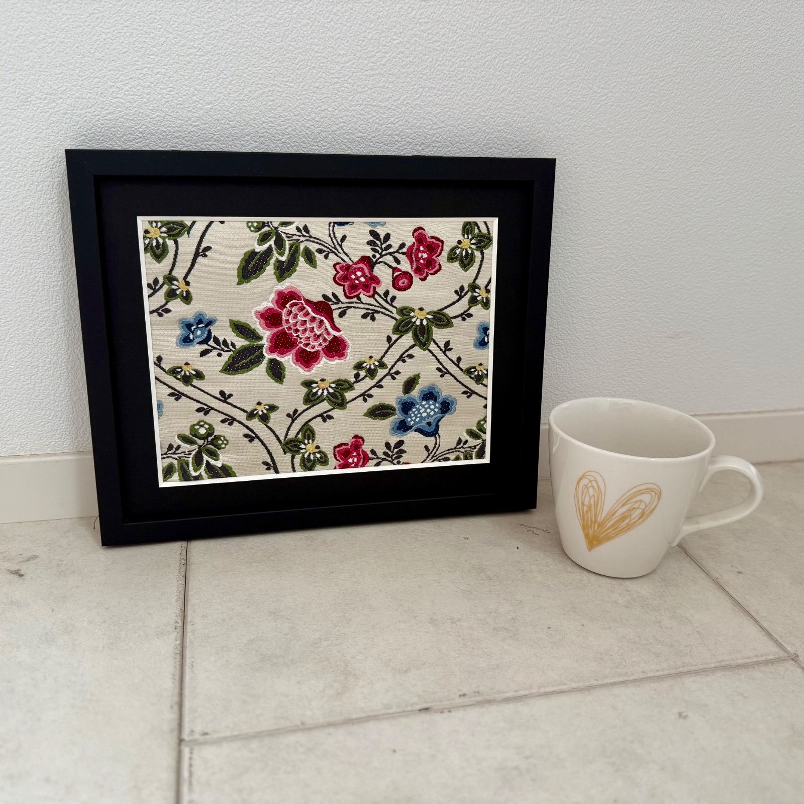 【現品限り一斉値下げ！】 京都帯屋さん フレーム入りシルク織物アート 小花唐草 最短発送！