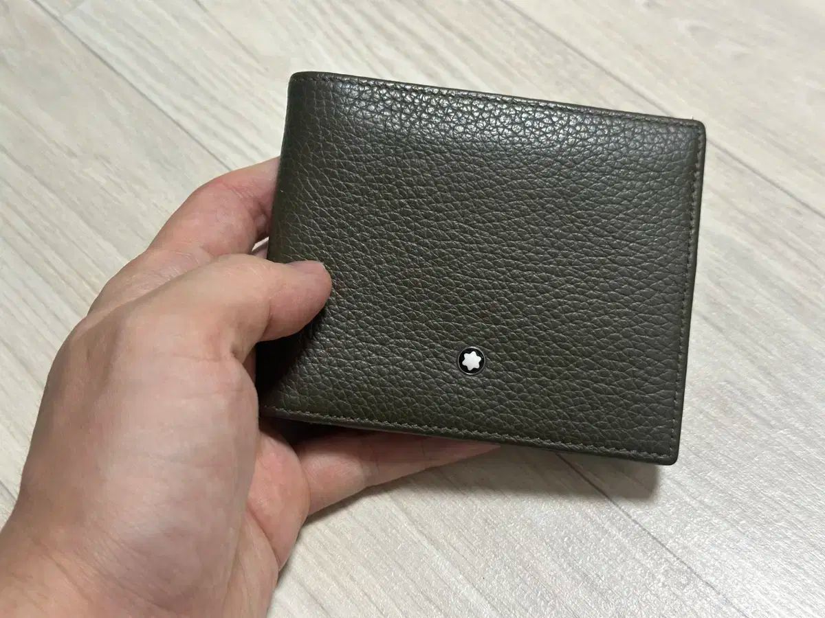 Montblanc モンブラン 二つ折り財布 カーキ 80 000 勝ちました 状態良し