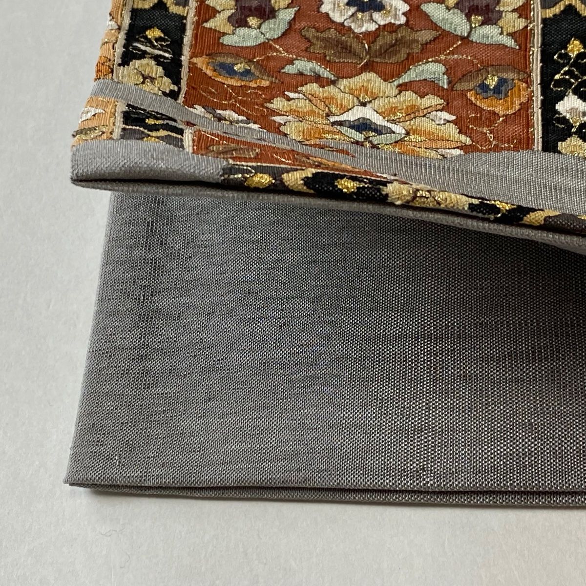 袋帯 美品 逸品 草花 霞 金糸 灰紫 お太鼓柄 正絹 【中古 袋帯 美品 逸品 草花 霞 金糸 灰紫 お太鼓柄 正絹 【中古