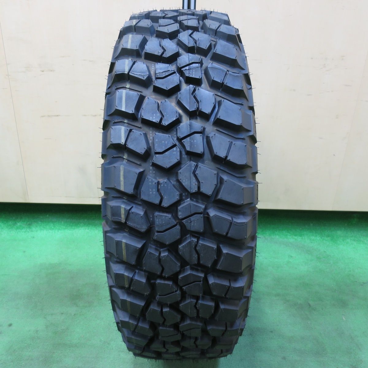 送料無料] 未使用！22年☆255/75R17 111/108Q BFグッドリッチ Mud-Terrain T/A KM2 タイヤ 17インチ  ランクル プラド ジープ ラングラー 等☆4101104イノタ - メルカリ