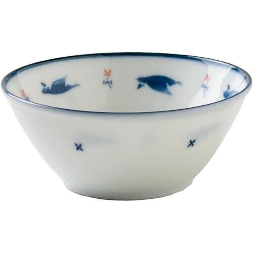 青と白の蓮の花模様の陶器壺