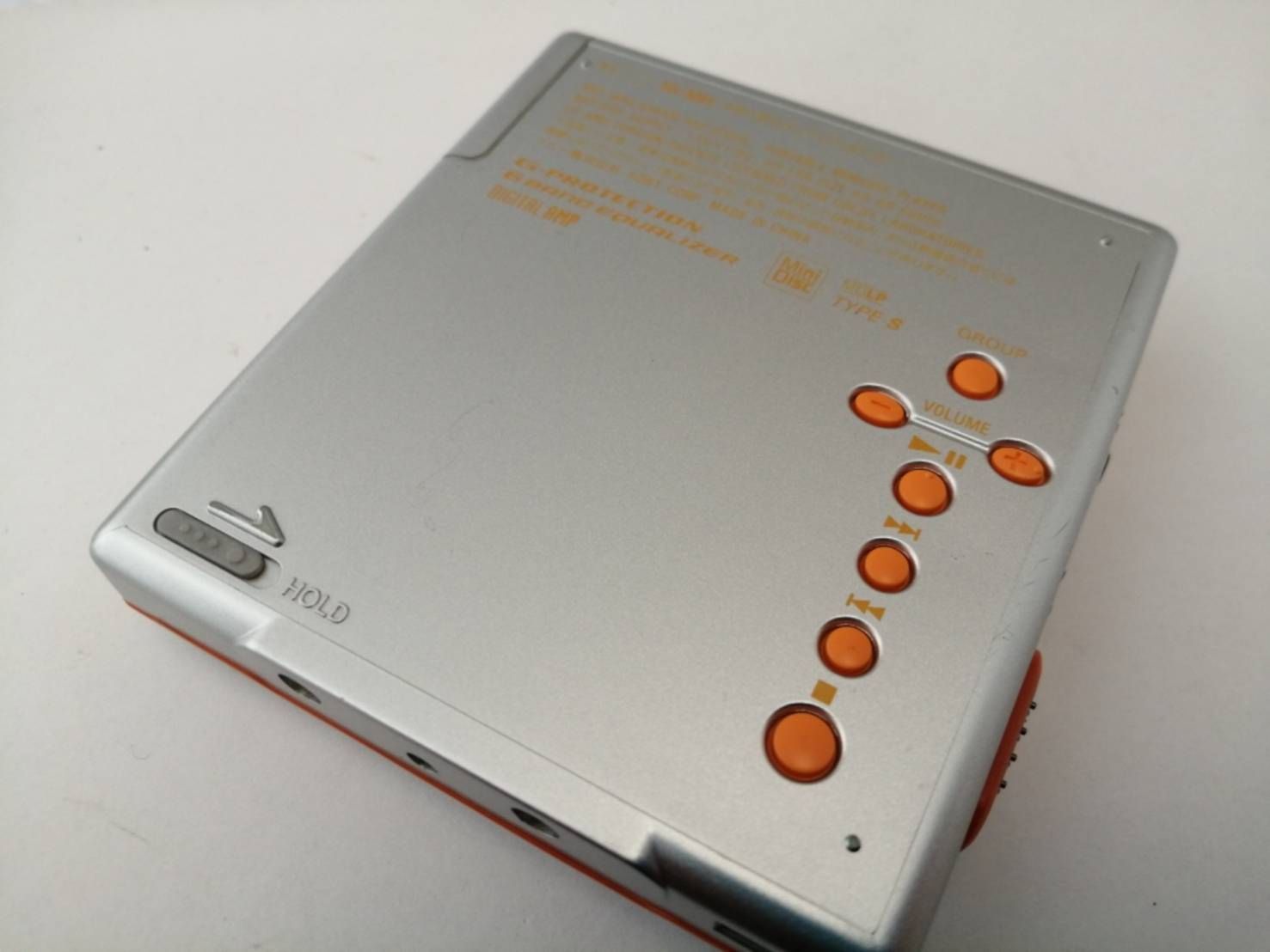 ソニー MDウォークマン MZ-E520 オレンジ - ポータブルオーディオ ...