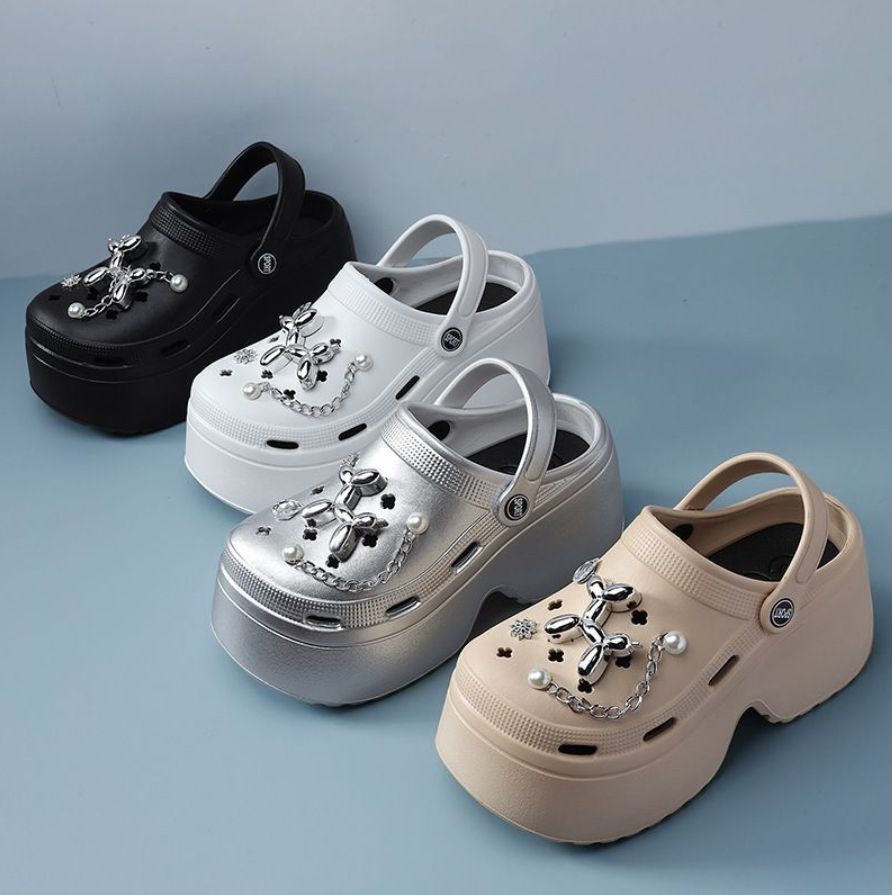 追跡あり★クロックス★厚底ヒールスライドサンダル ジビッツ付 ☆送料・関税込☆CROCS☆厚底ヒールスライドサンダル ジビッツ付