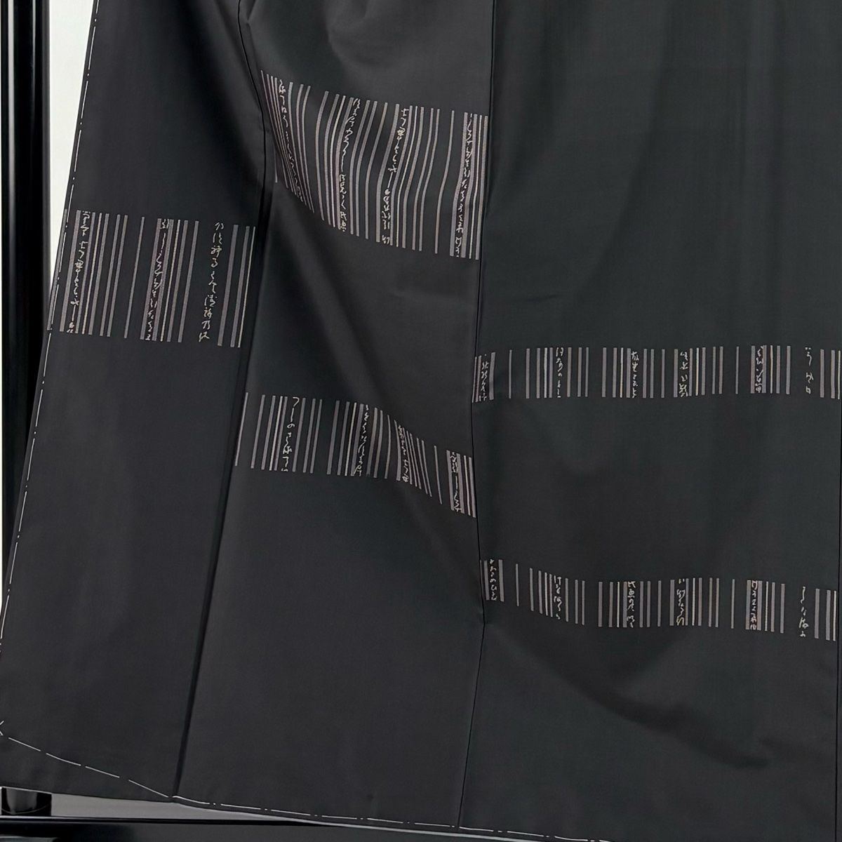 付下げ 身丈158cm 裄丈62.5cm S 袷 大島紬地 証紙 縦縞模様 文字文 墨色 正絹