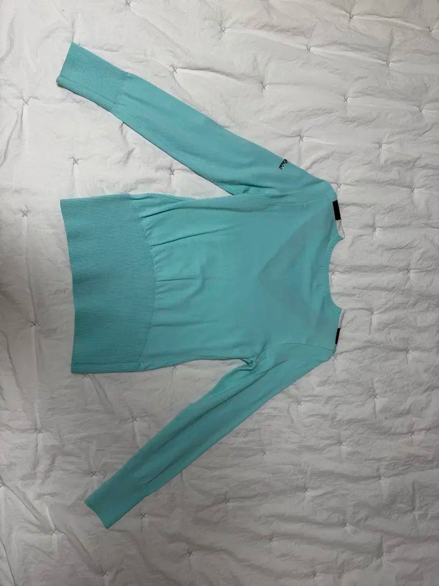 ミント色 Vネック